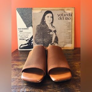 TIJN Katrin Size 8 Brown slides - recycled knit